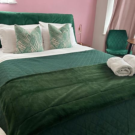 The Lily Pad Near Poole Dorset Self Contained Private Entrance And Free Parking Hotel Corfe Mullen Екстериор снимка