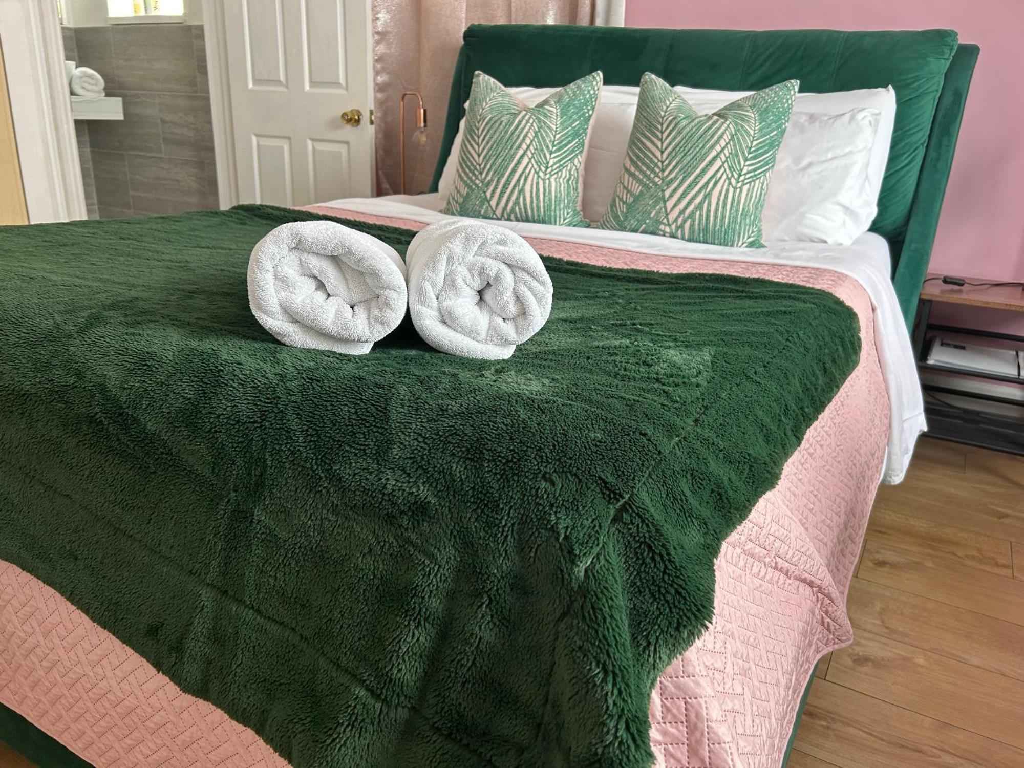 The Lily Pad Near Poole Dorset Self Contained Private Entrance And Free Parking Hotel Corfe Mullen Екстериор снимка