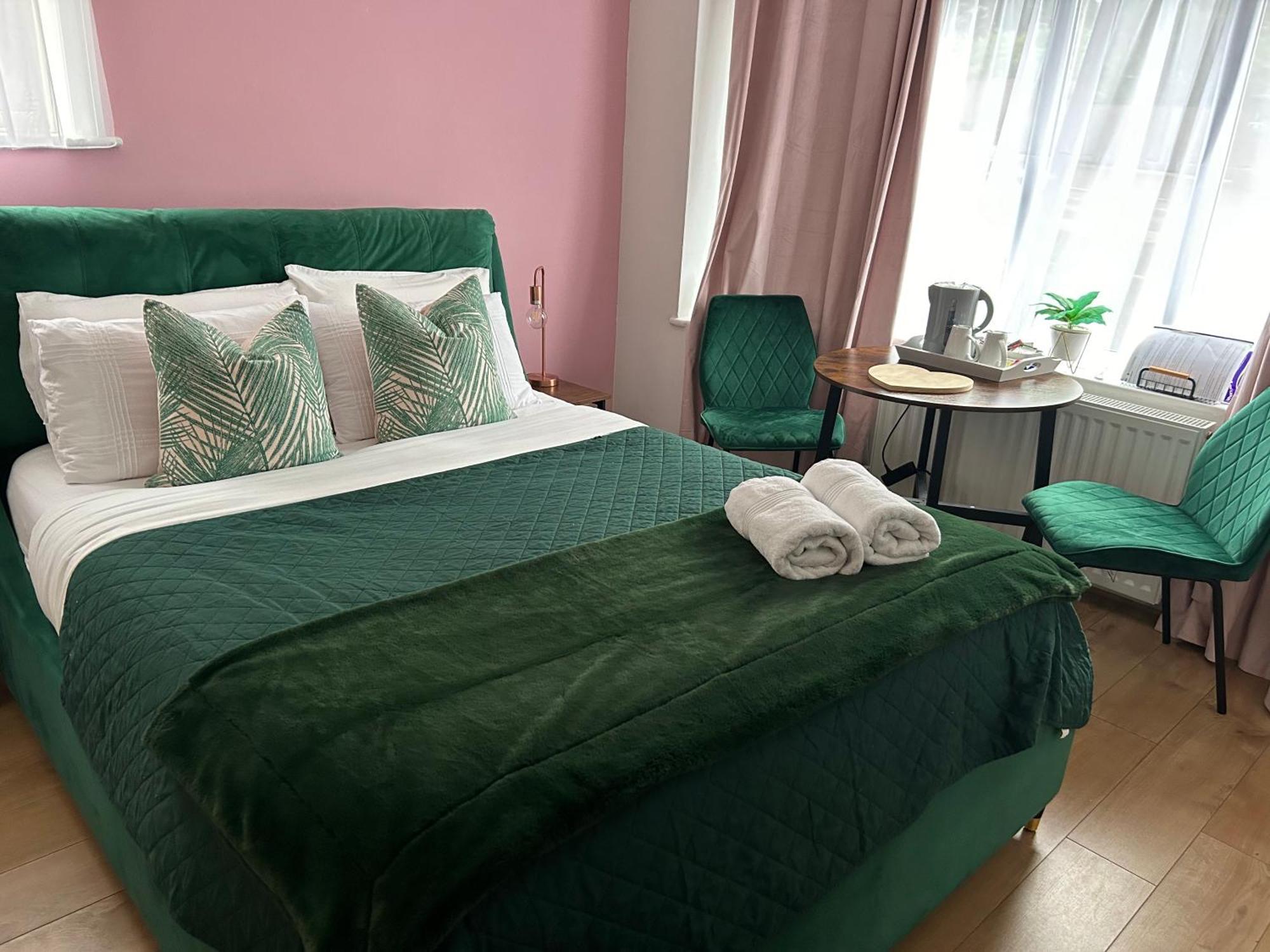 The Lily Pad Self Contained, Private Entrance And Free Parking Hotel Corfe Mullen Екстериор снимка