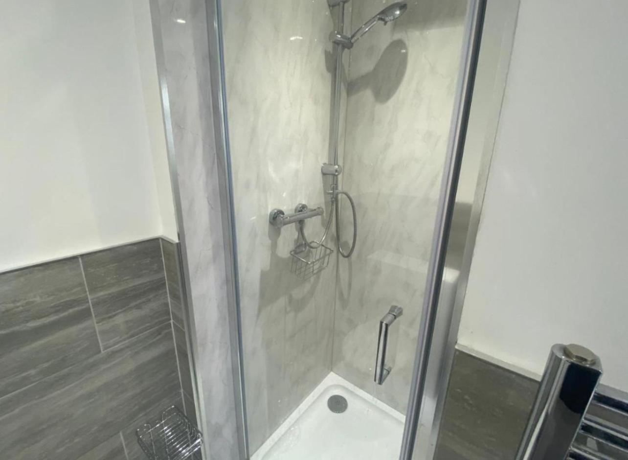 The Lily Pad Near Poole Dorset Self Contained Private Entrance And Free Parking Hotel Corfe Mullen Екстериор снимка