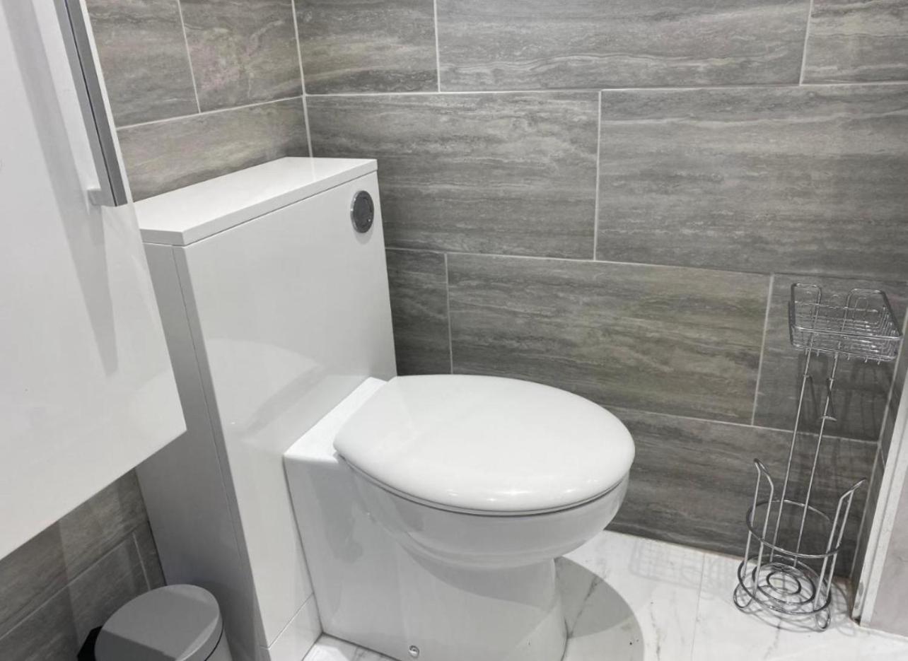 The Lily Pad Near Poole Dorset Self Contained Private Entrance And Free Parking Hotel Corfe Mullen Екстериор снимка